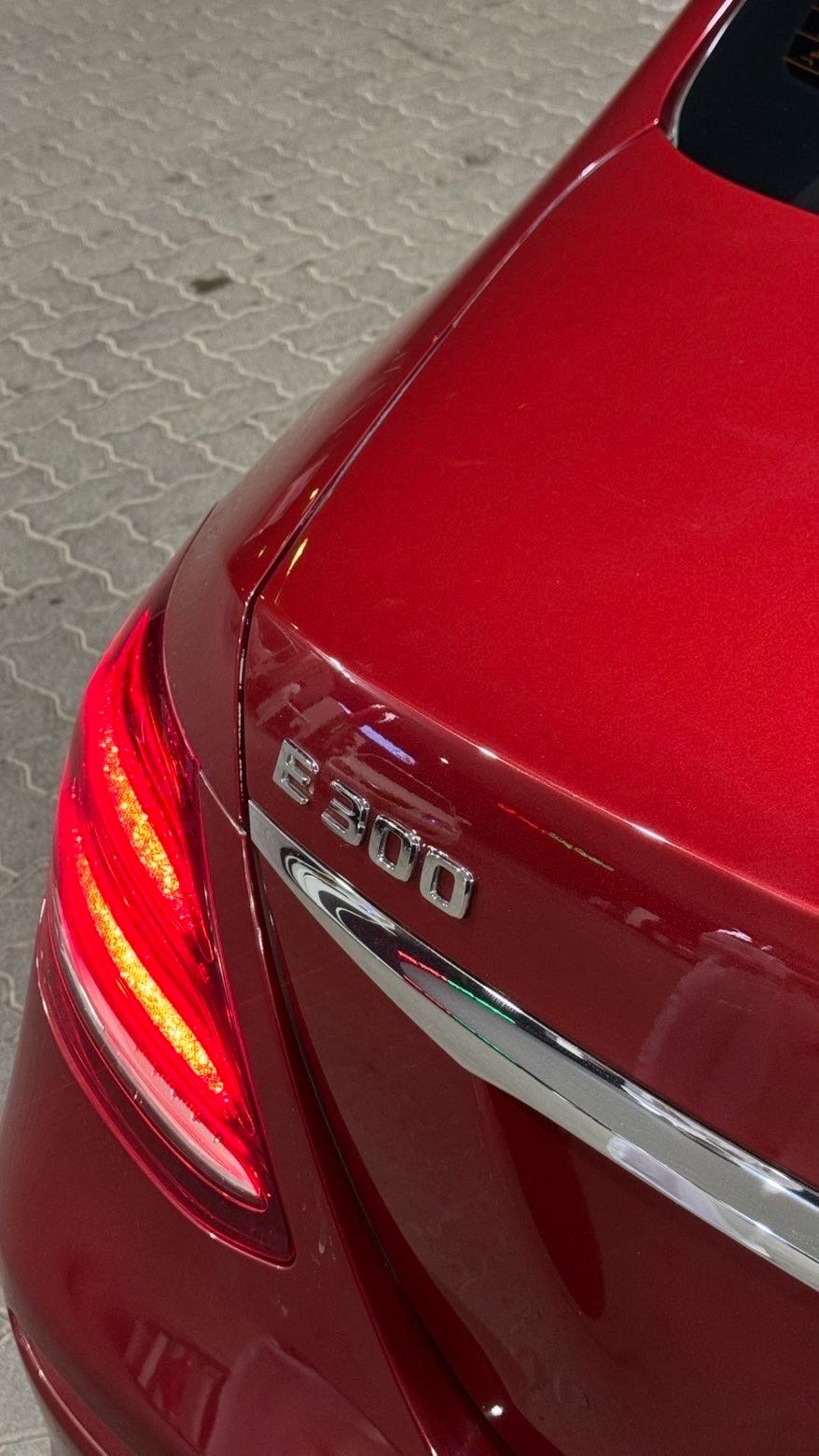 Car Image 2019 MERCEDES E Class 300