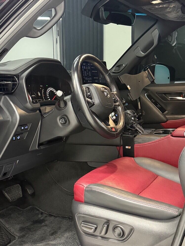 Car Image 2022 TOYOTA LAND CRUISER G.R