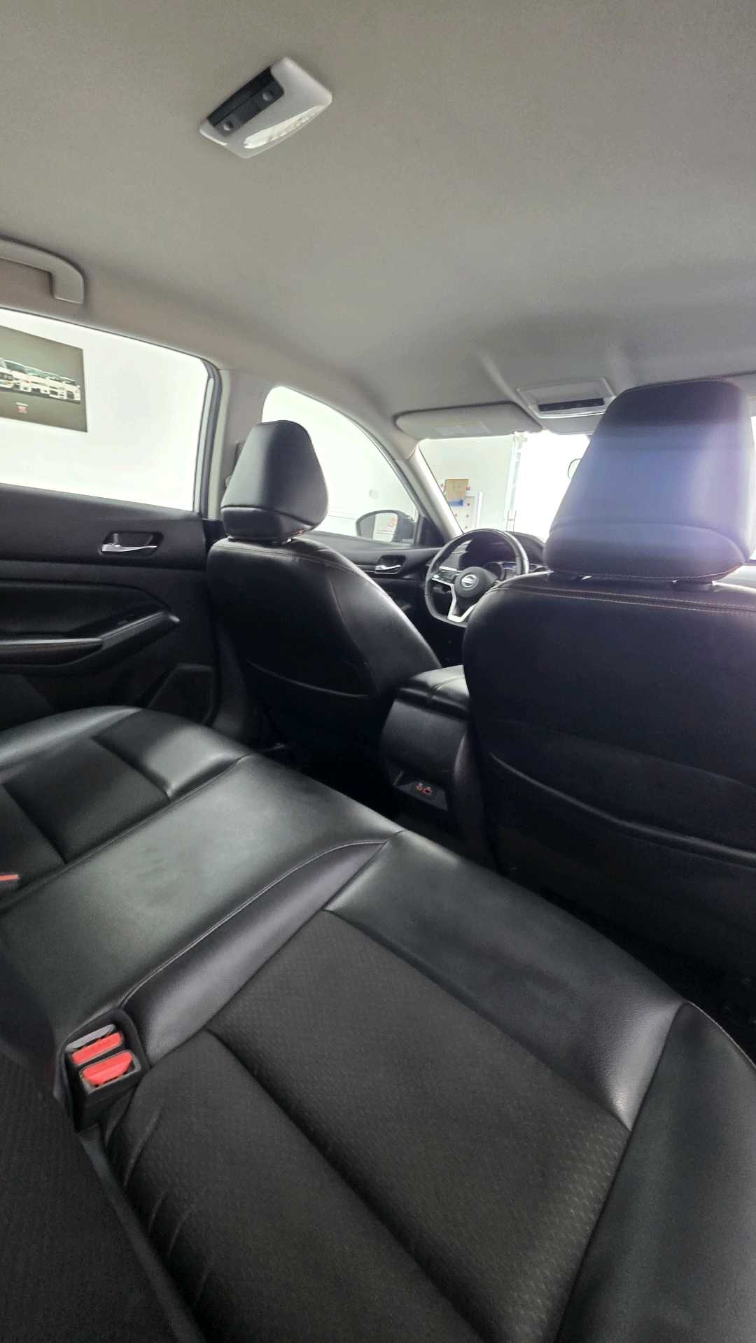 Car Image 2019 NISSAN ALTIMA SR