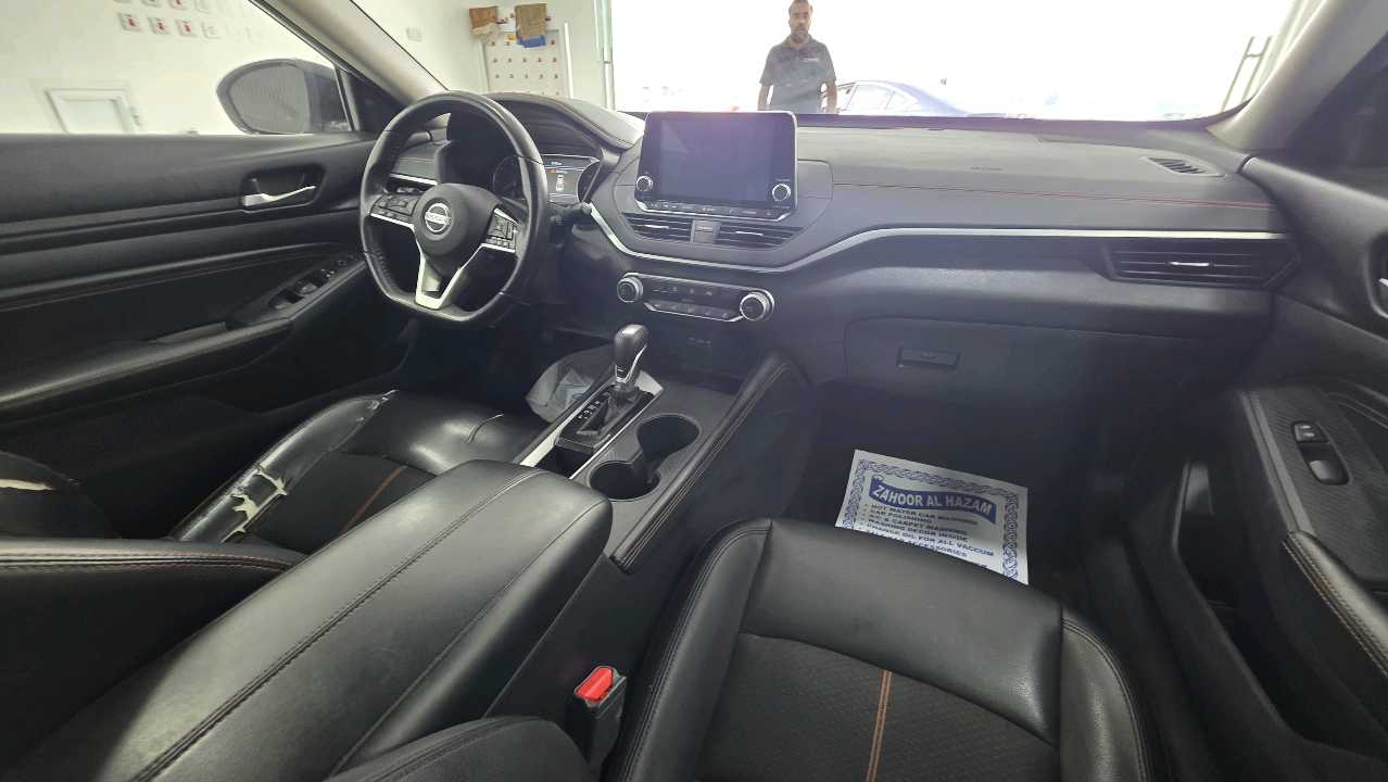 Car Image 2019 NISSAN ALTIMA SR