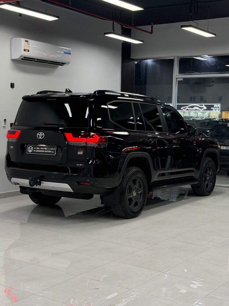 Car Image 2025 TOYOTA LAND CRUISER G.R