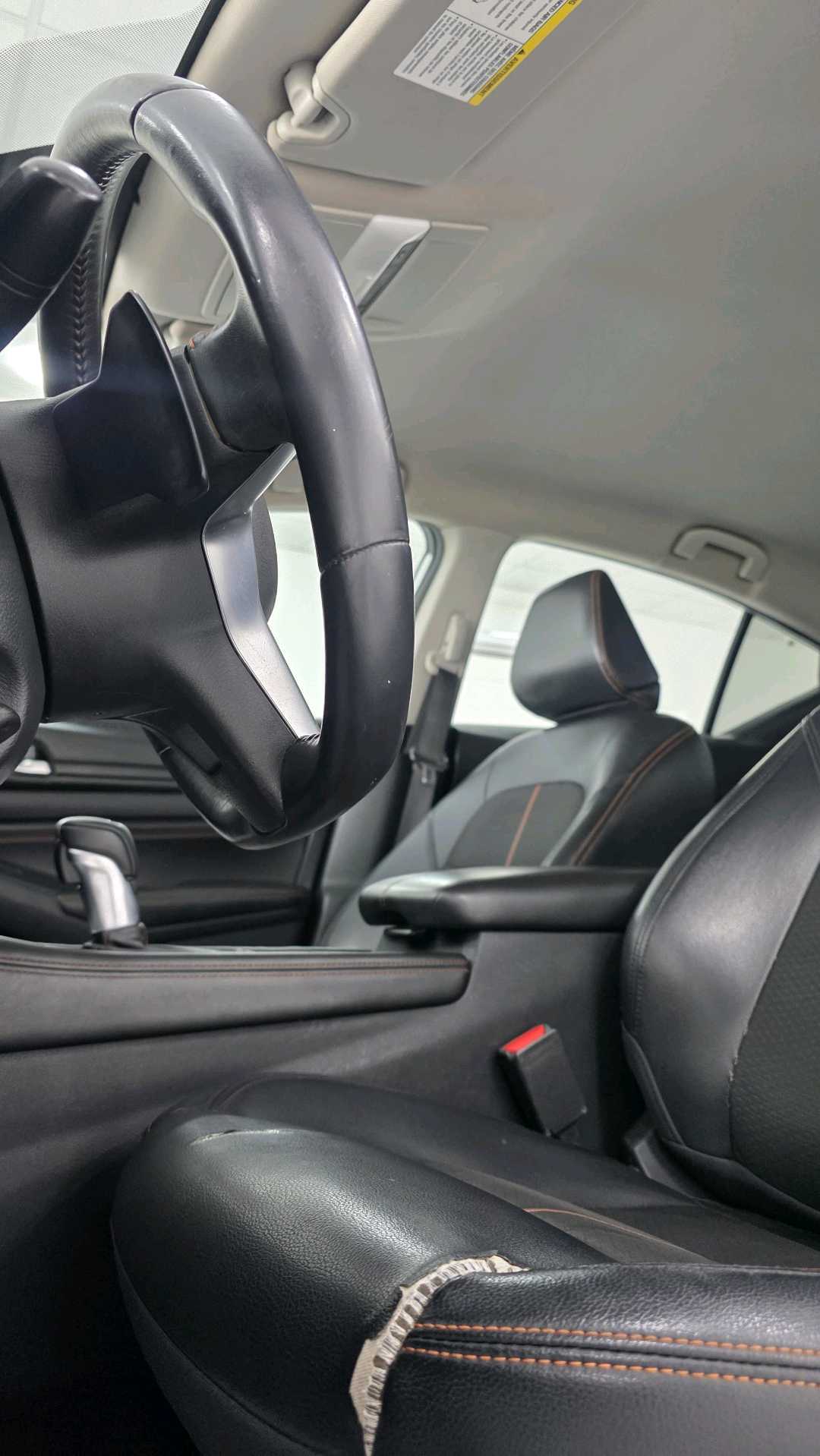 Car Image 2019 NISSAN ALTIMA SR