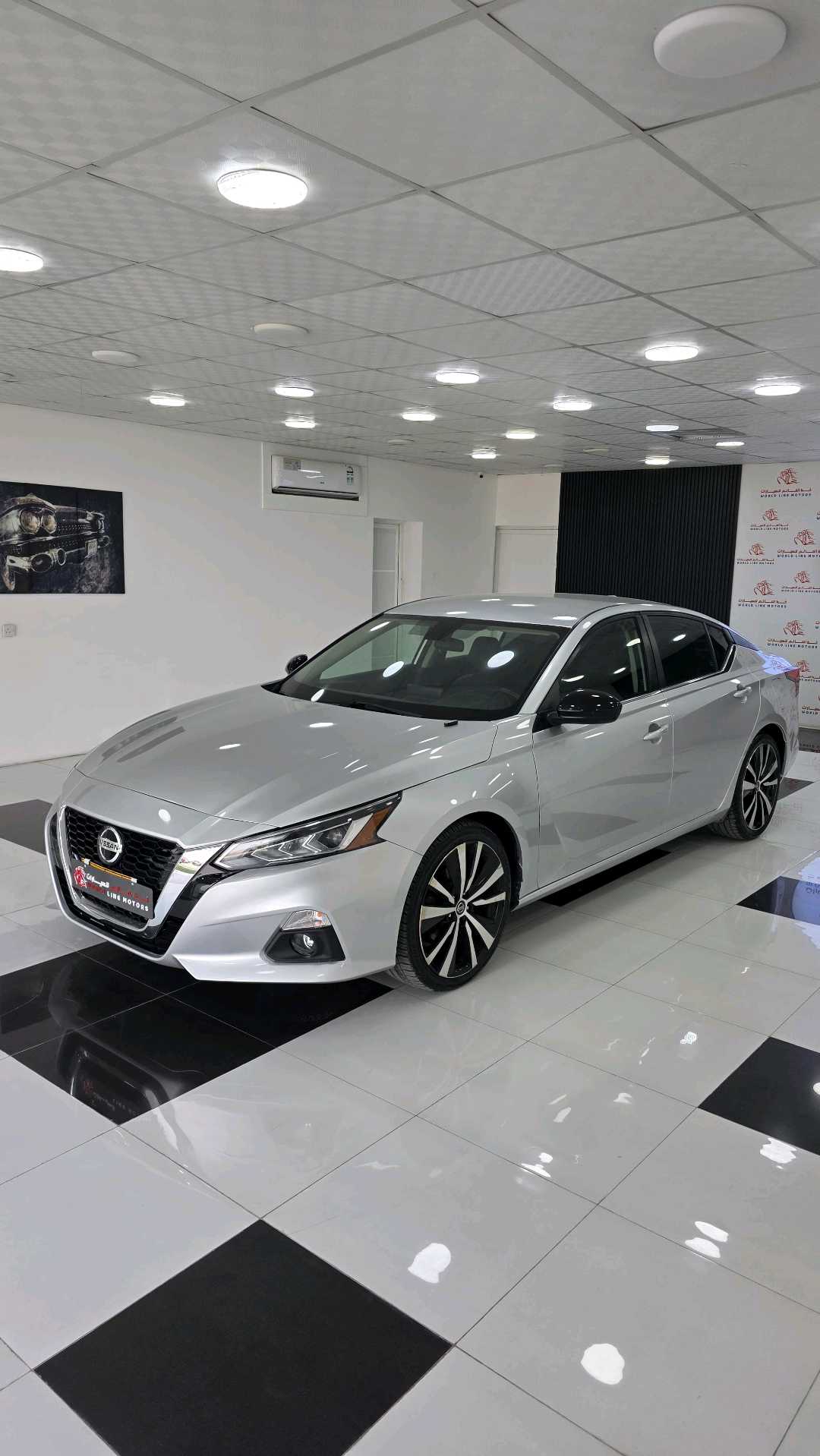 Car Image 2019 NISSAN ALTIMA SR
