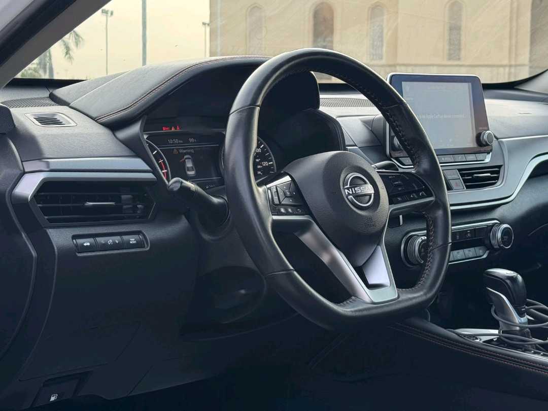 Car Image 2024 NISSAN ALTIMA SR