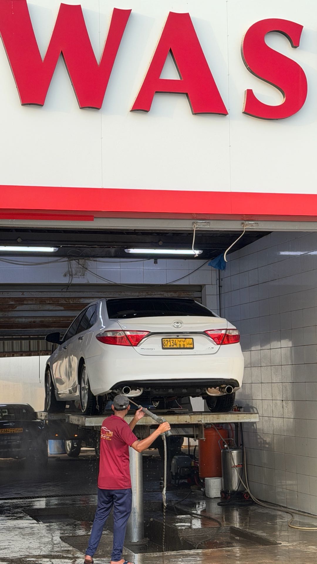 Car Image 2015 TOYOTA CAMRY LE