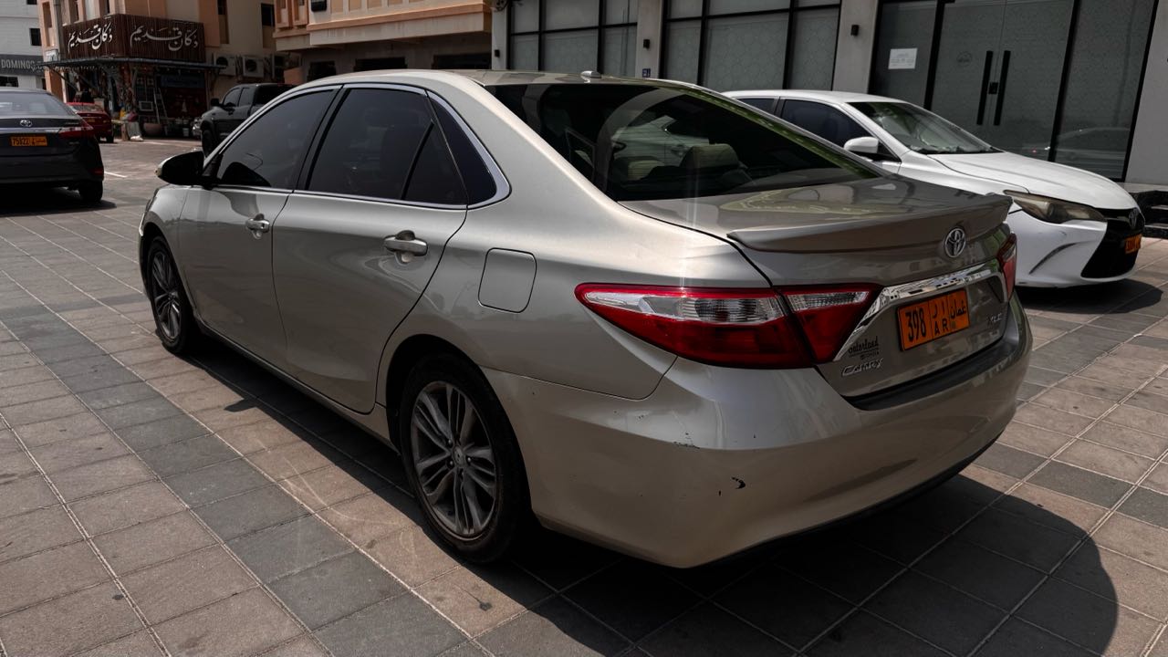 Car Image 2015 TOYOTA CAMRY XLE