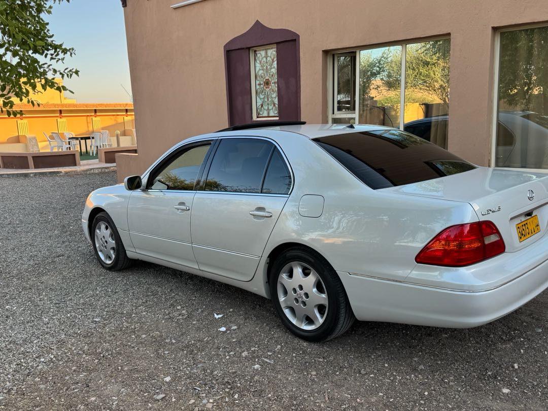Car Image 2002 LEXUS LS 430