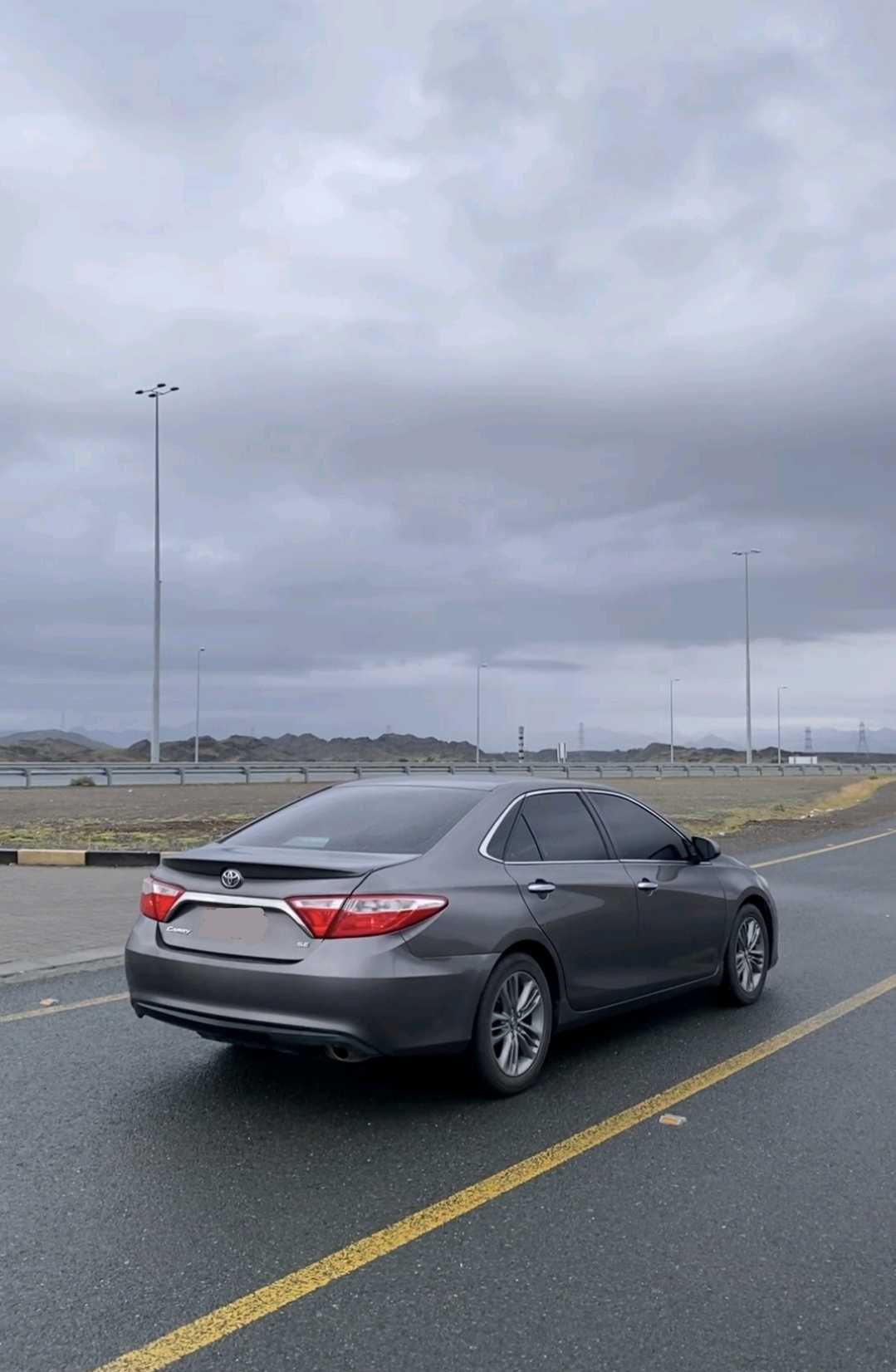 Car Image 2017 TOYOTA CAMRY SE