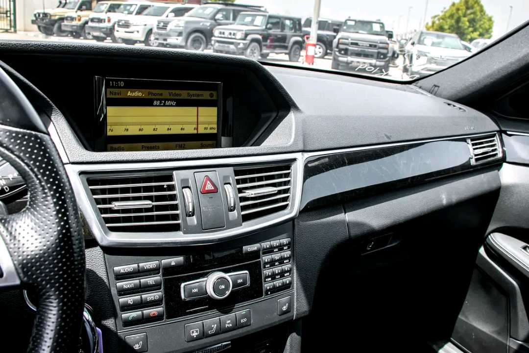 Car Image 2012 MERCEDES E Class 350