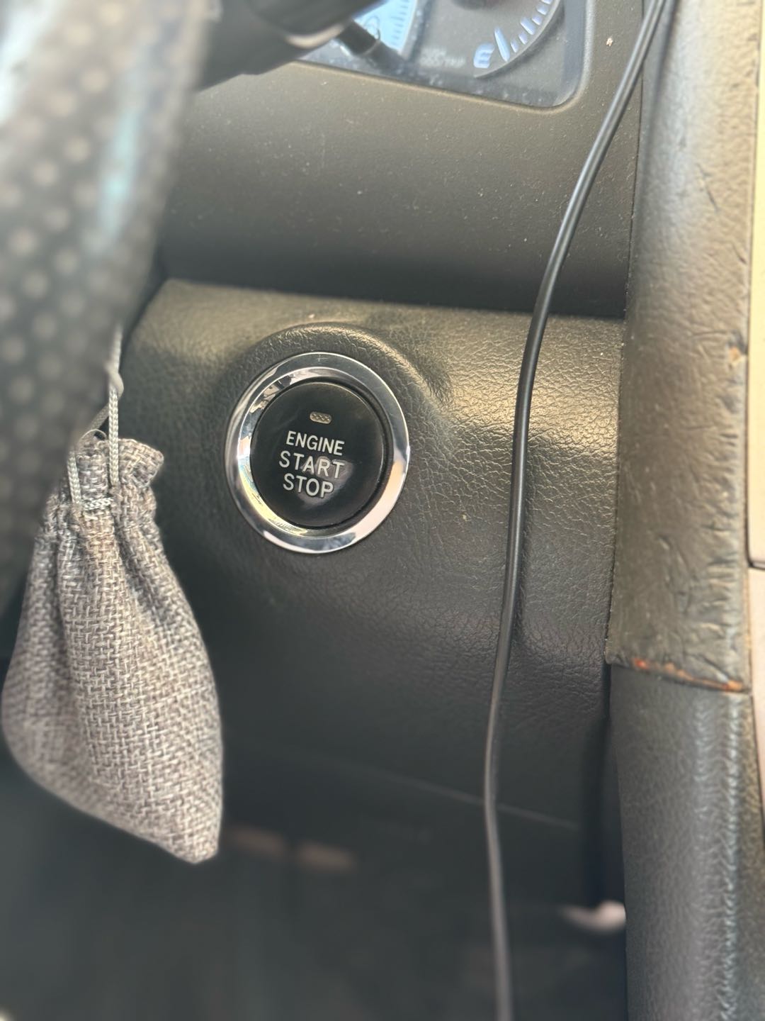 Car Image 2011 TOYOTA CAMRY SE