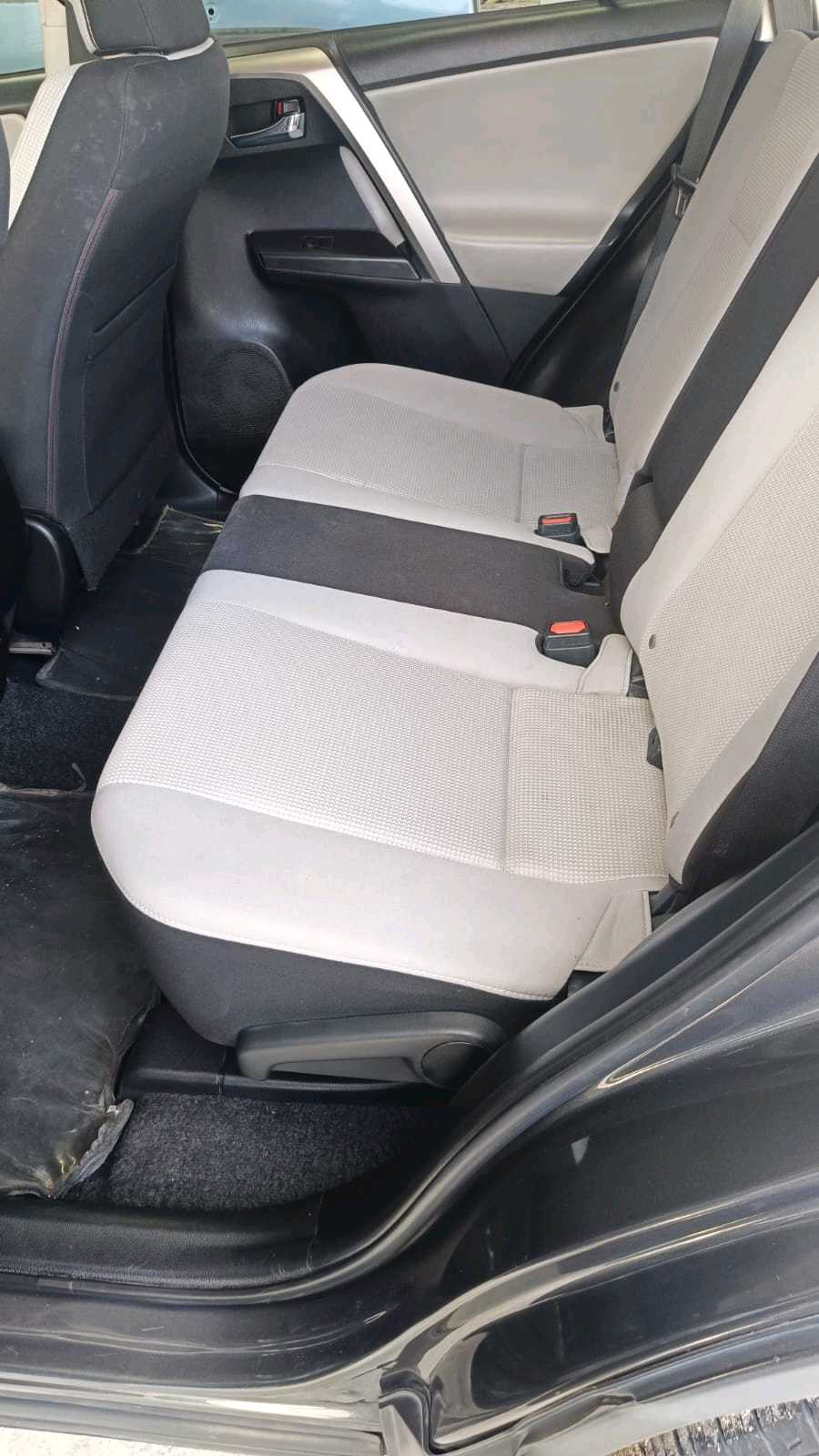 Car Image 2018 TOYOTA RAV4 XLE