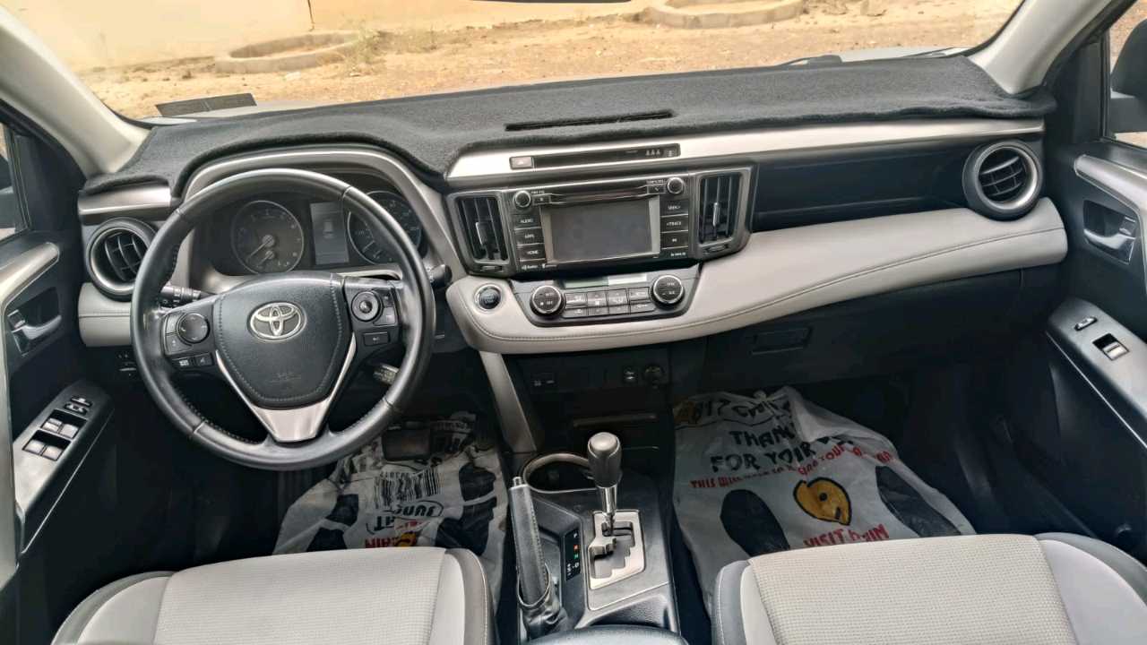 Car Image 2018 TOYOTA RAV4 XLE