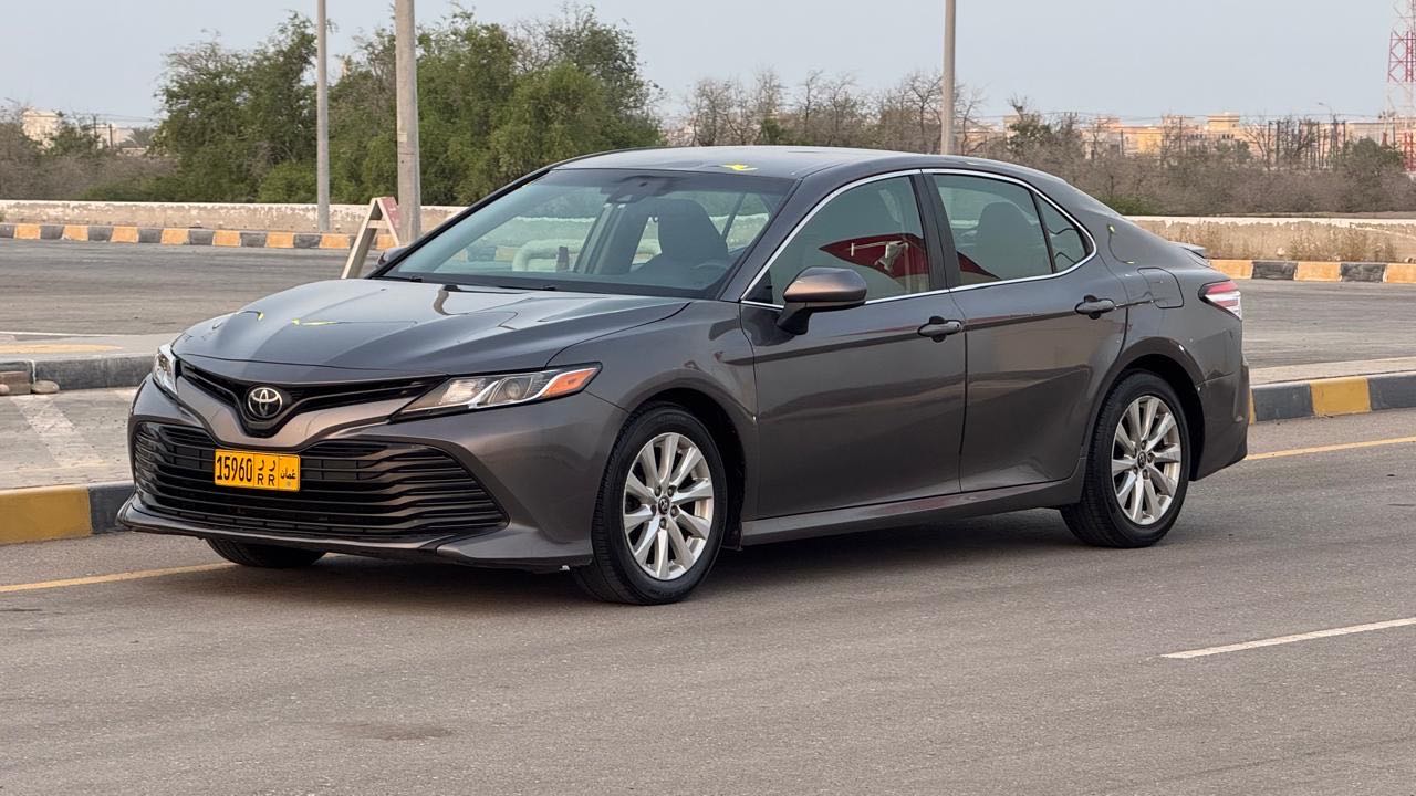 Car Image 2018 TOYOTA CAMRY LE