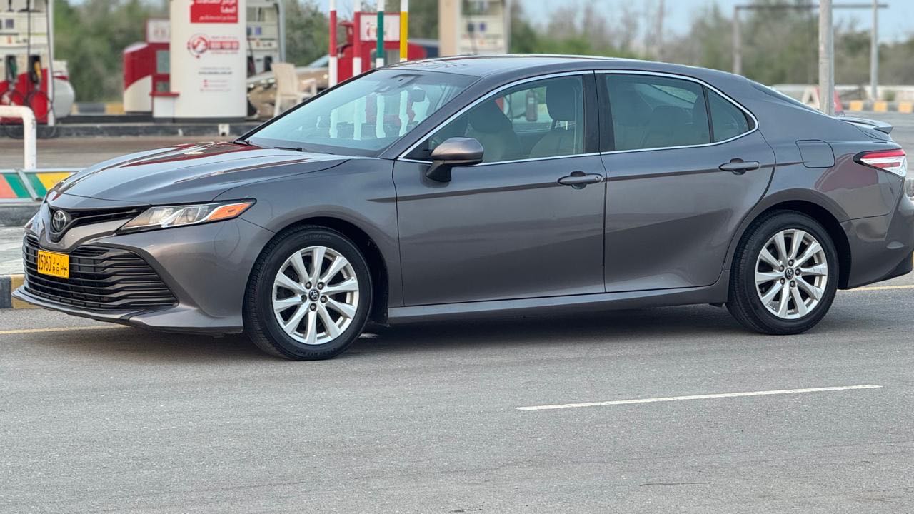 Car Image 2018 TOYOTA CAMRY LE