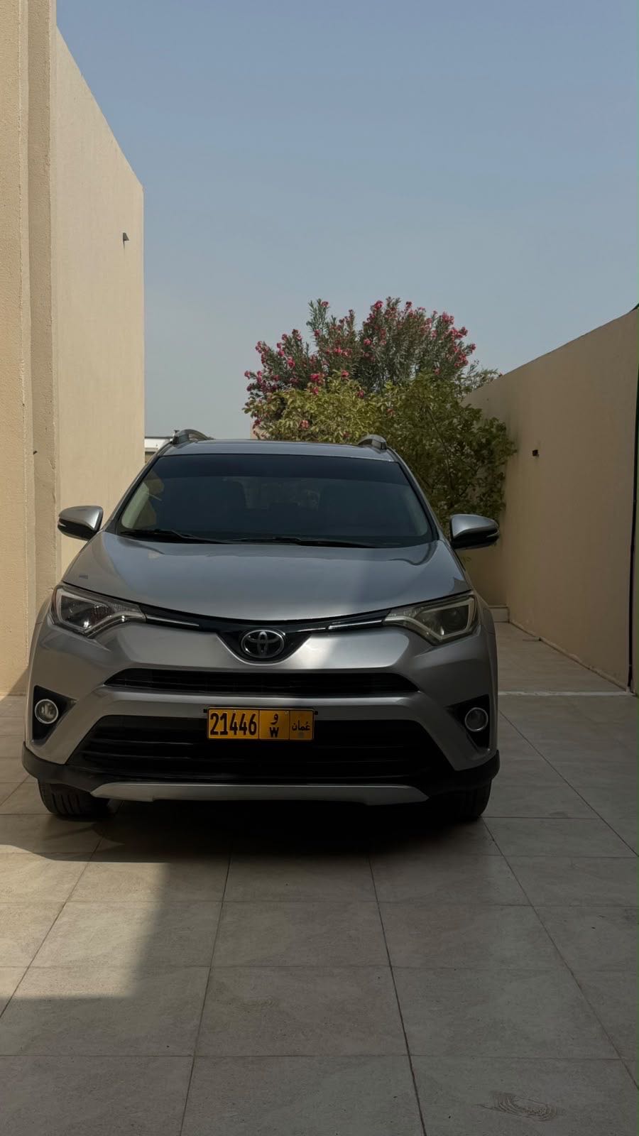 Car Image 2018 TOYOTA RAV4 LE