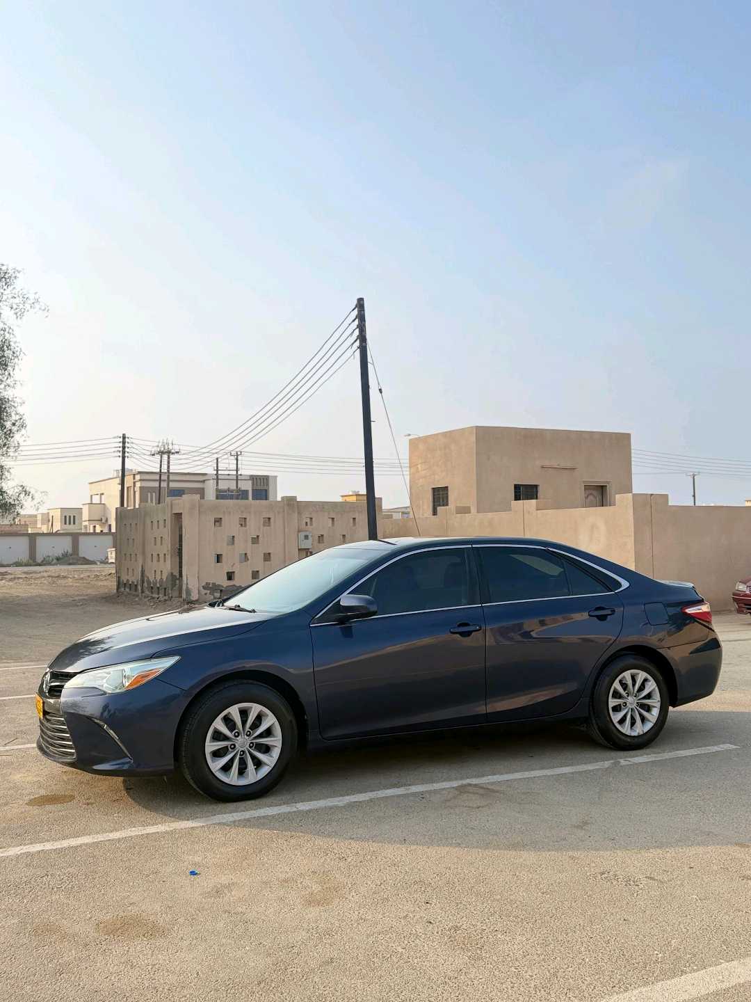 Car Image 2017 TOYOTA CAMRY LE