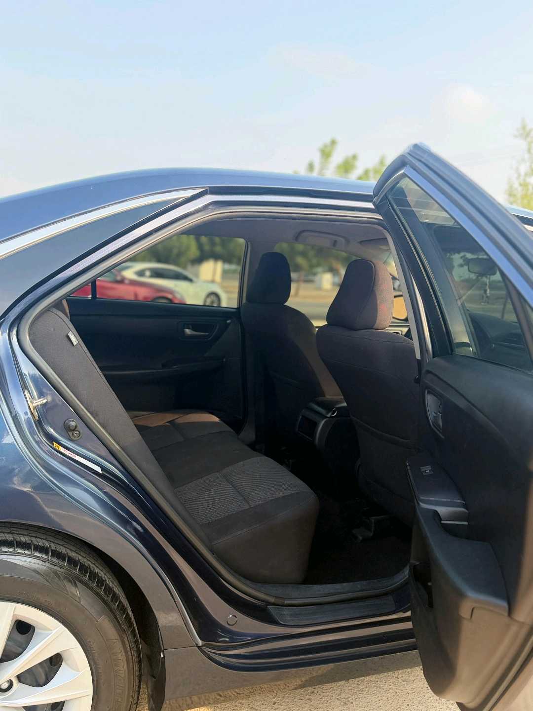 Car Image 2017 TOYOTA CAMRY LE