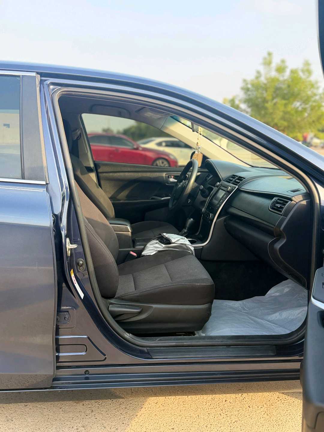 Car Image 2017 TOYOTA CAMRY LE
