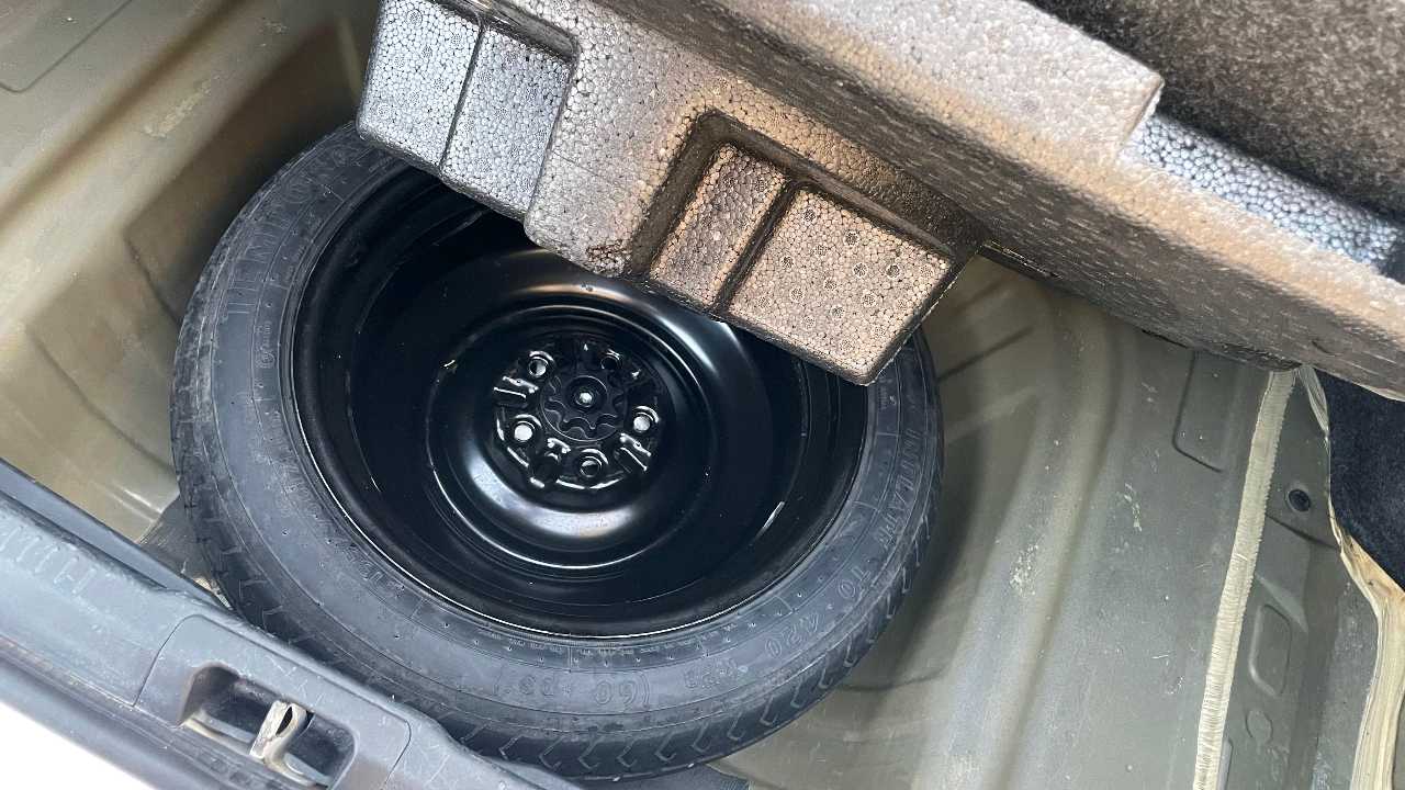 Car Image 2016 TOYOTA CAMRY XLE