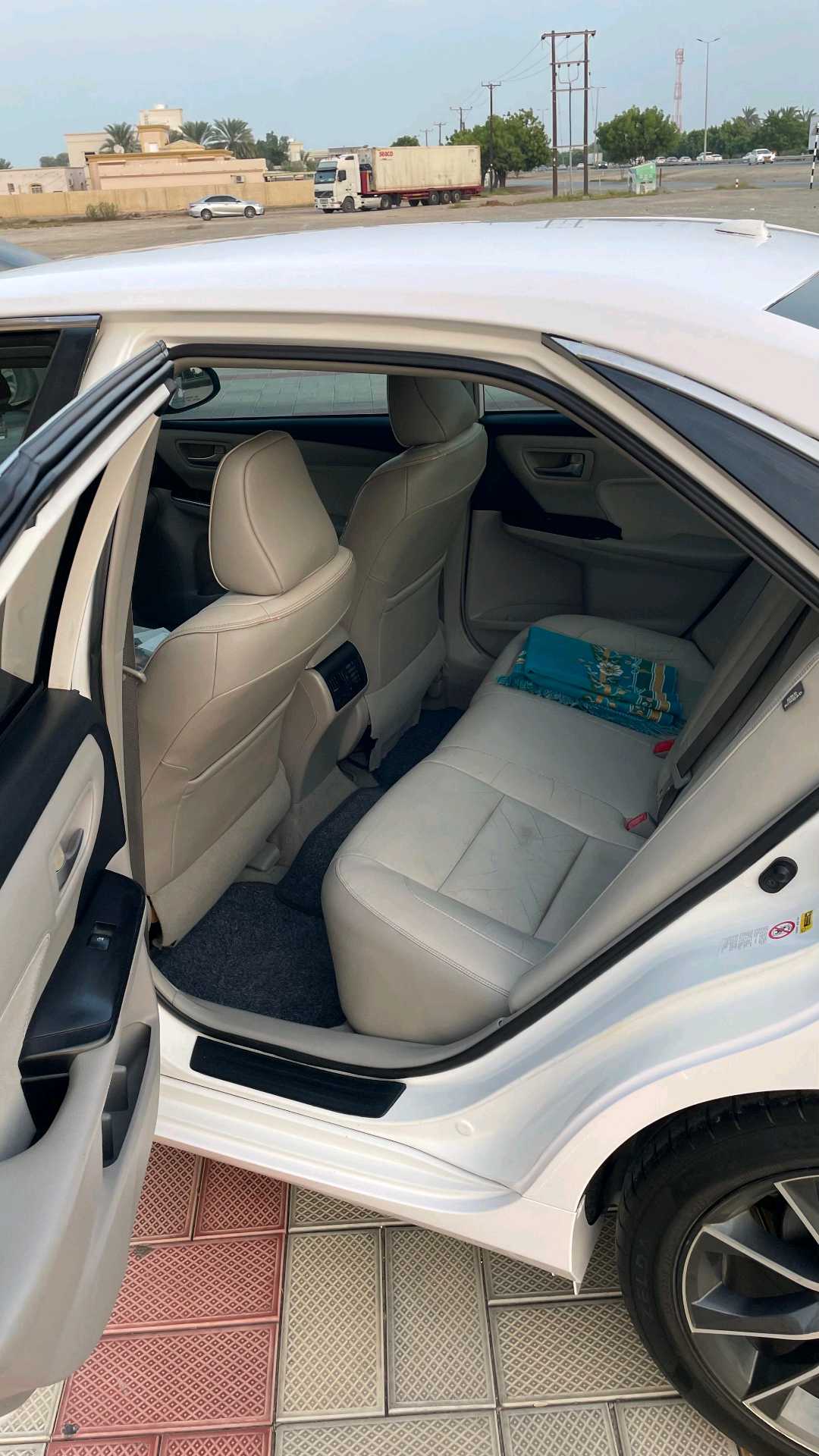 Car Image 2016 TOYOTA CAMRY XLE