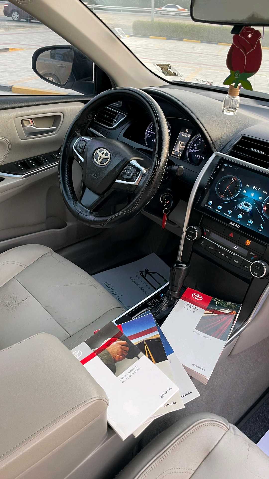 Car Image 2016 TOYOTA CAMRY XLE