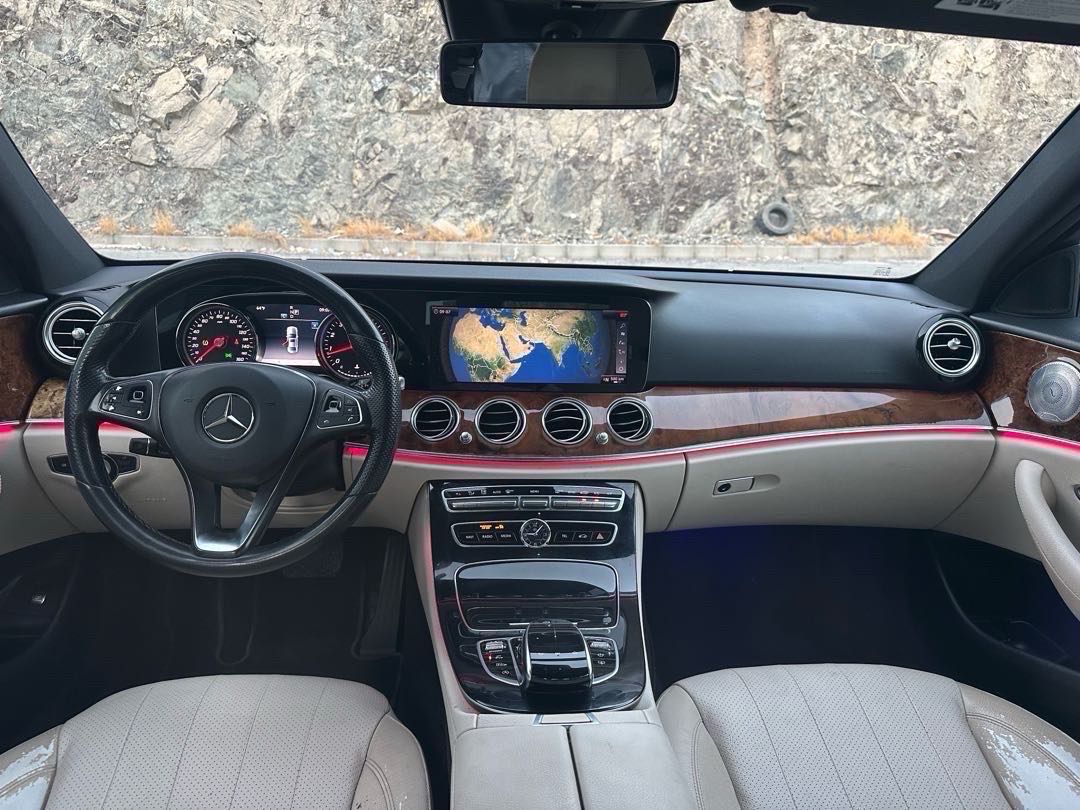 Car Image 2018 MERCEDES E Class 300