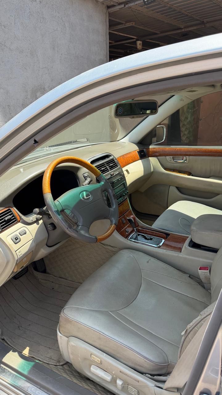 Car Image 2002 LEXUS LS 430
