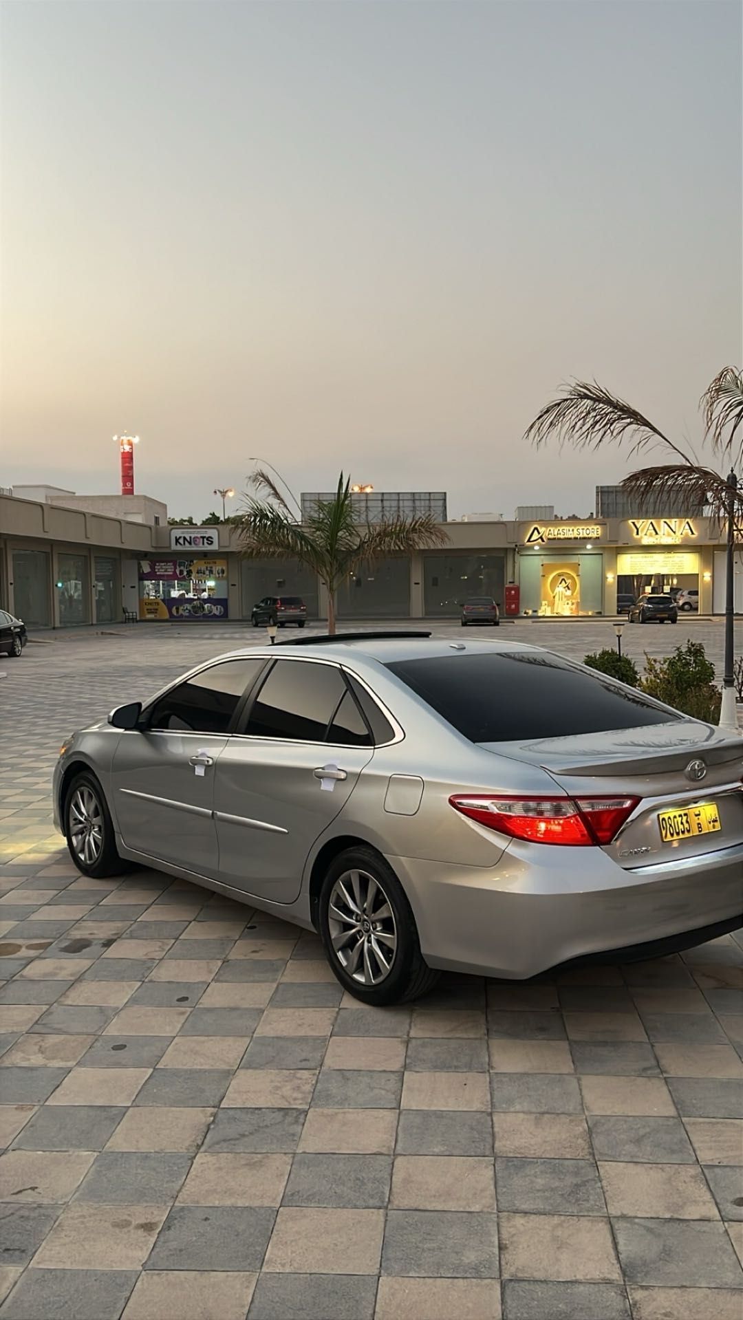 Car Image 2017 TOYOTA CAMRY XLE