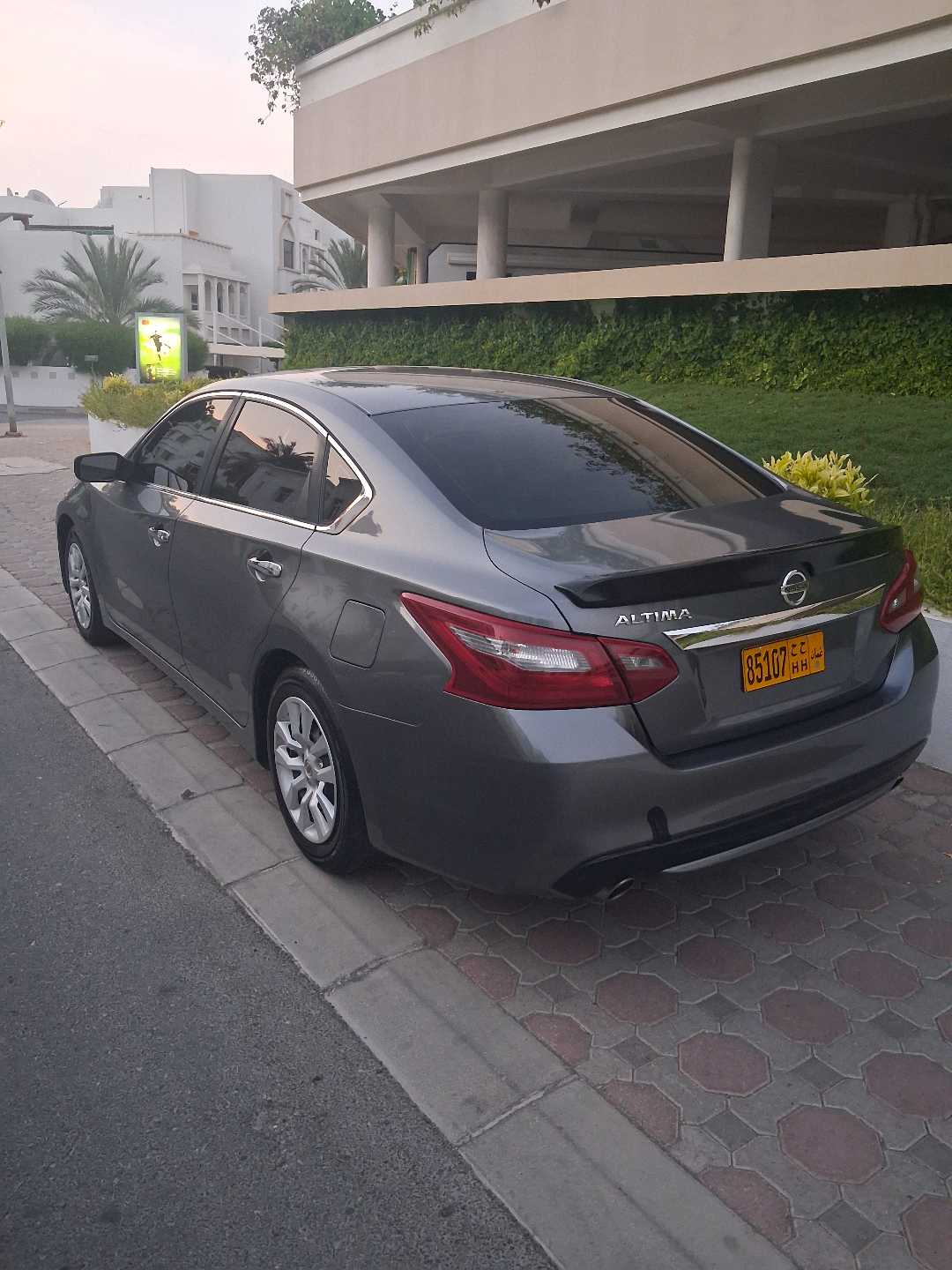 Car Image 2018 NISSAN ALTIMA SV
