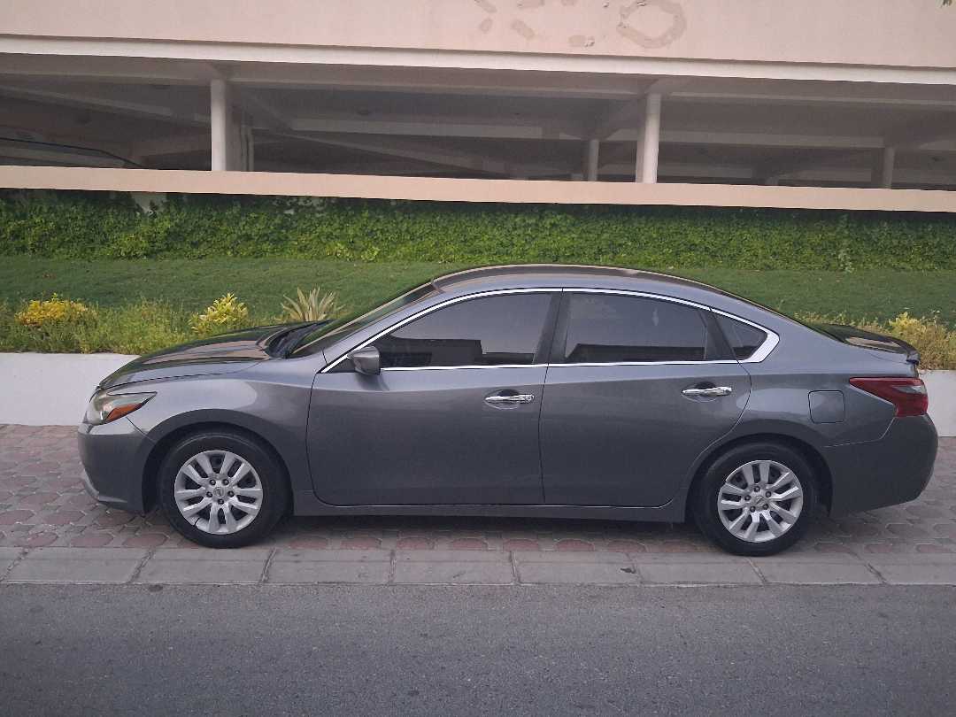 Car Image 2018 NISSAN ALTIMA SV