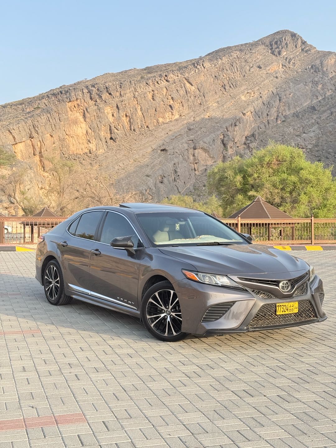 Car Image 2018 TOYOTA CAMRY SE