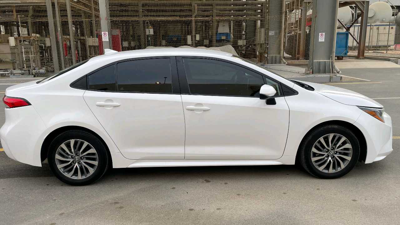 Car Image 2020 TOYOTA COROLLA LE