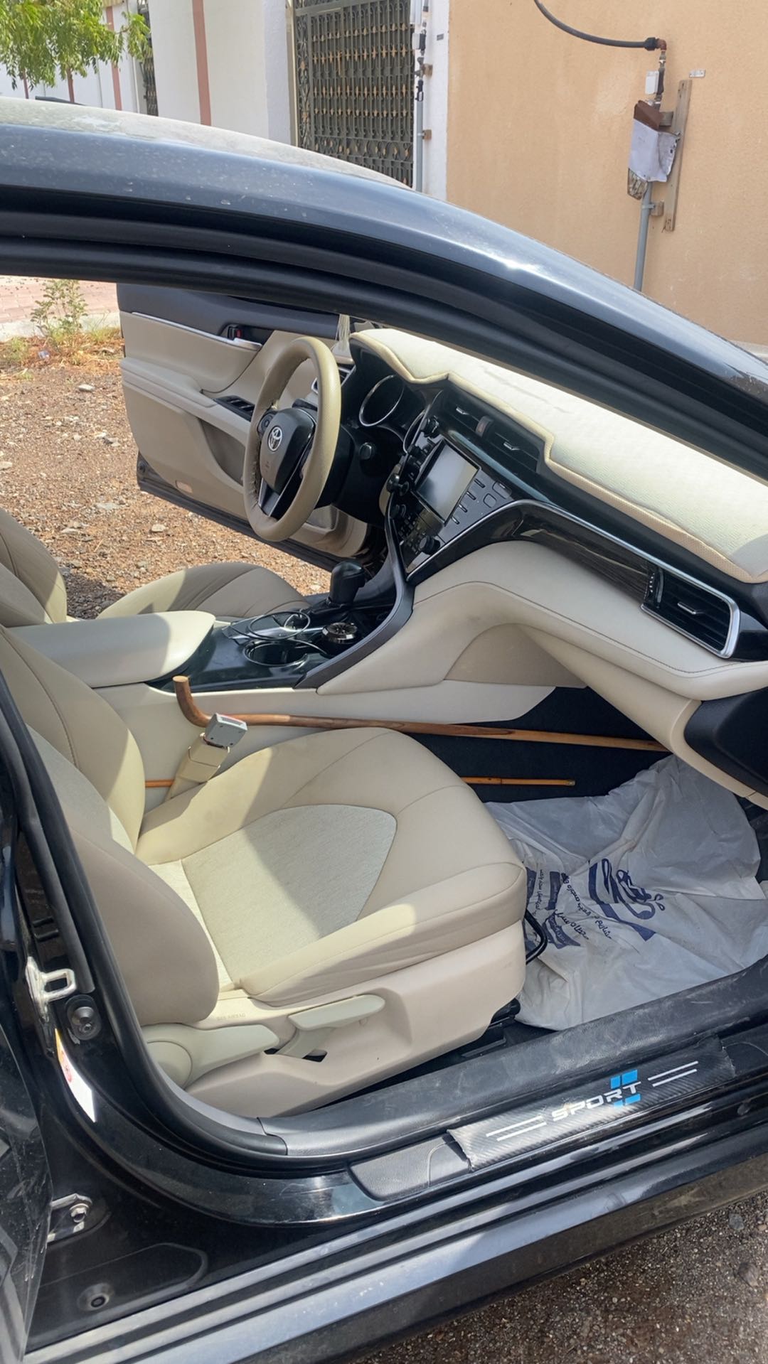 Car Image 2018 TOYOTA CAMRY LE