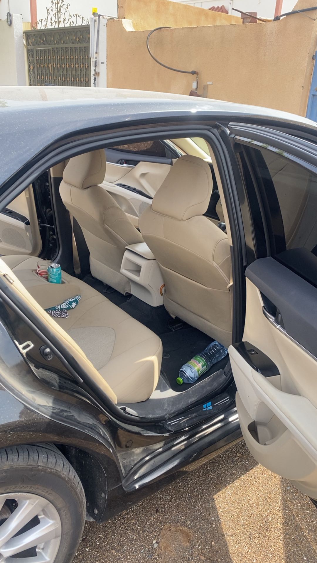 Car Image 2018 TOYOTA CAMRY LE