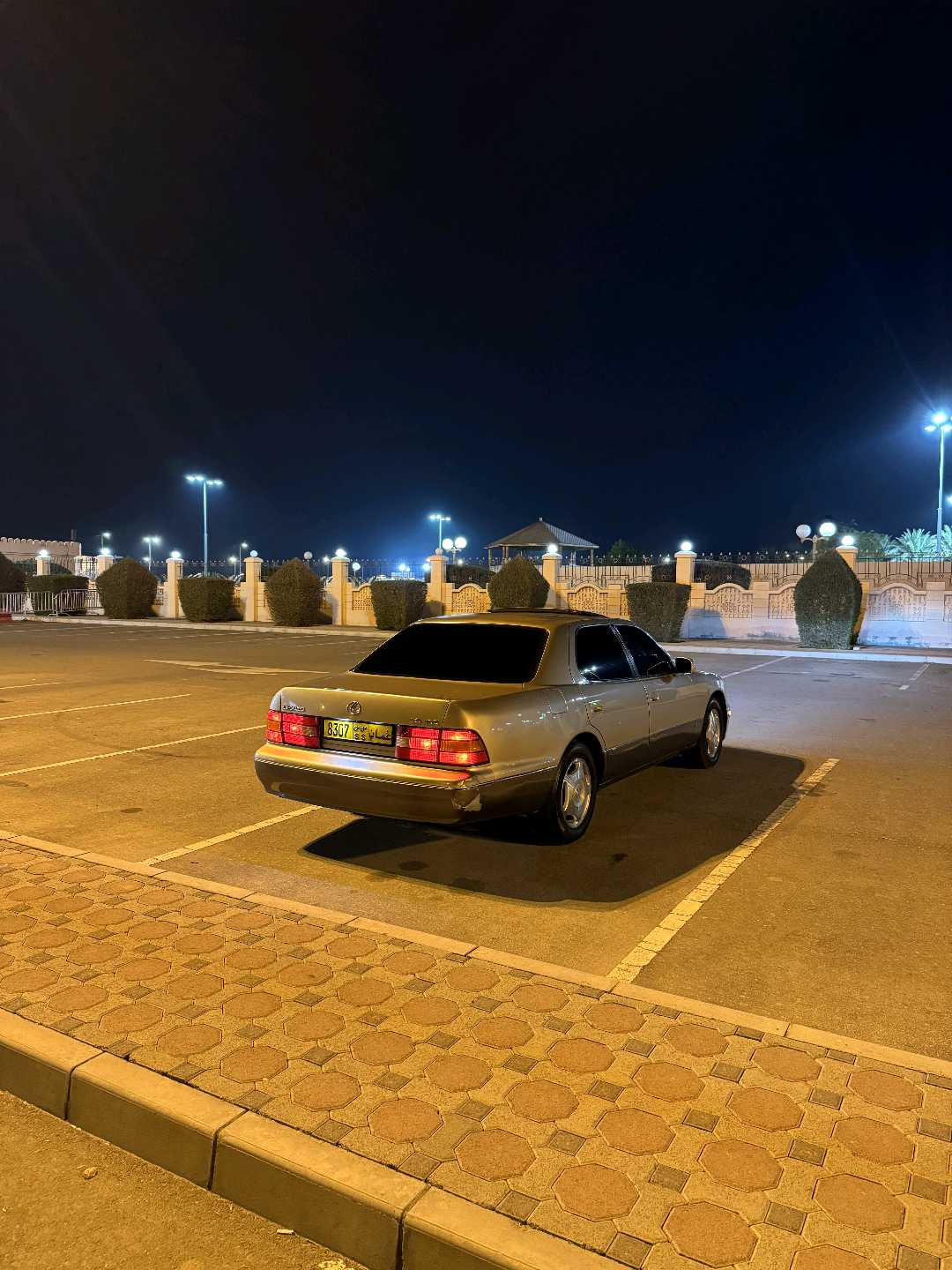 Car Image 1998 LEXUS LS 400