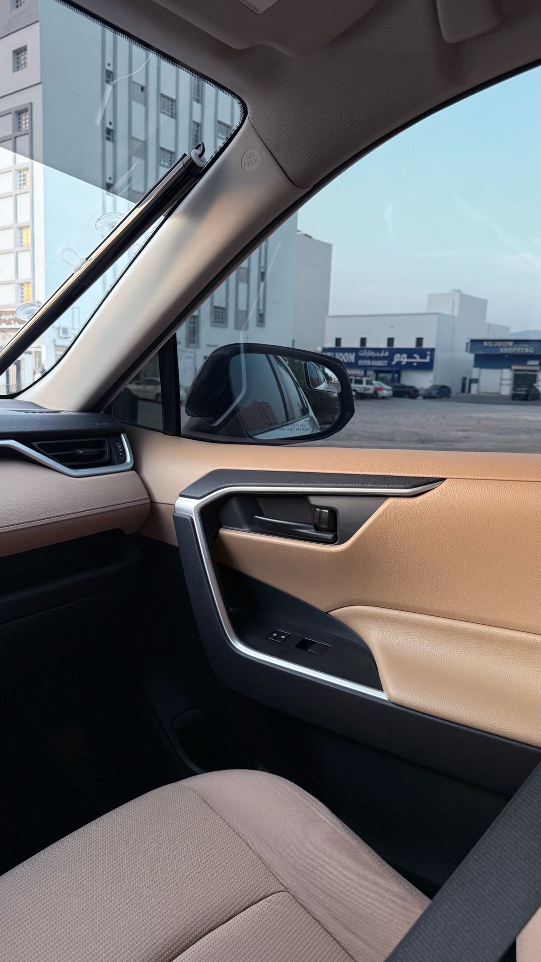 Car Image 2019 TOYOTA RAV4 LE