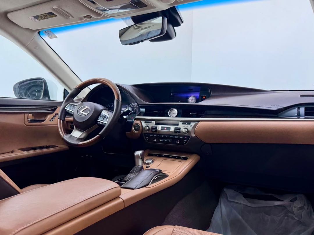 Car Image 2018 LEXUS ES 350