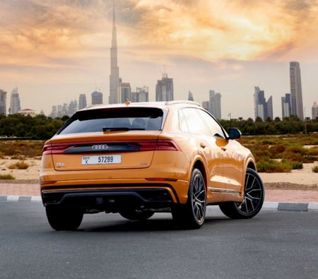 AUDI Q8 2021