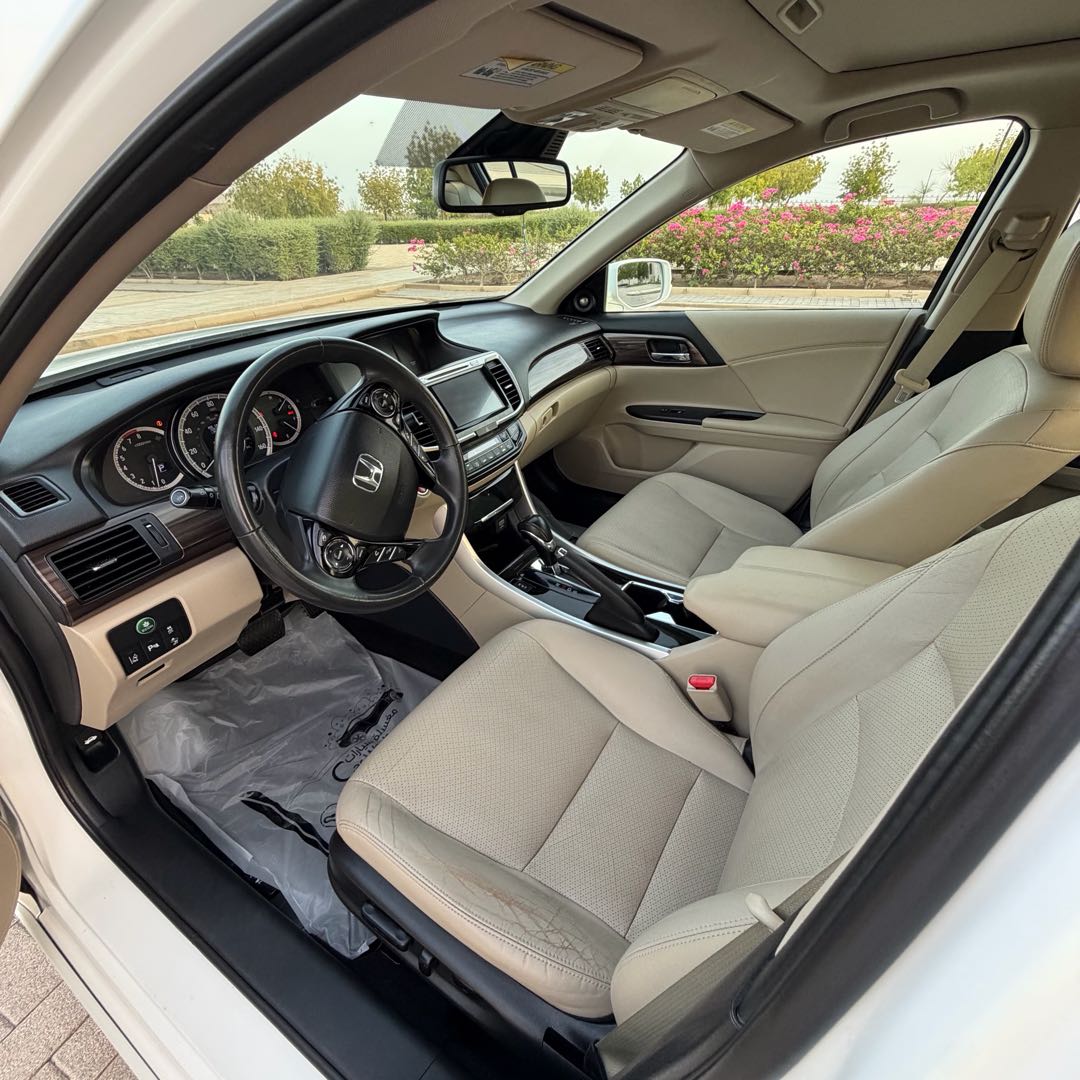 Car Image 2016 HONDA ACCORD TOURING