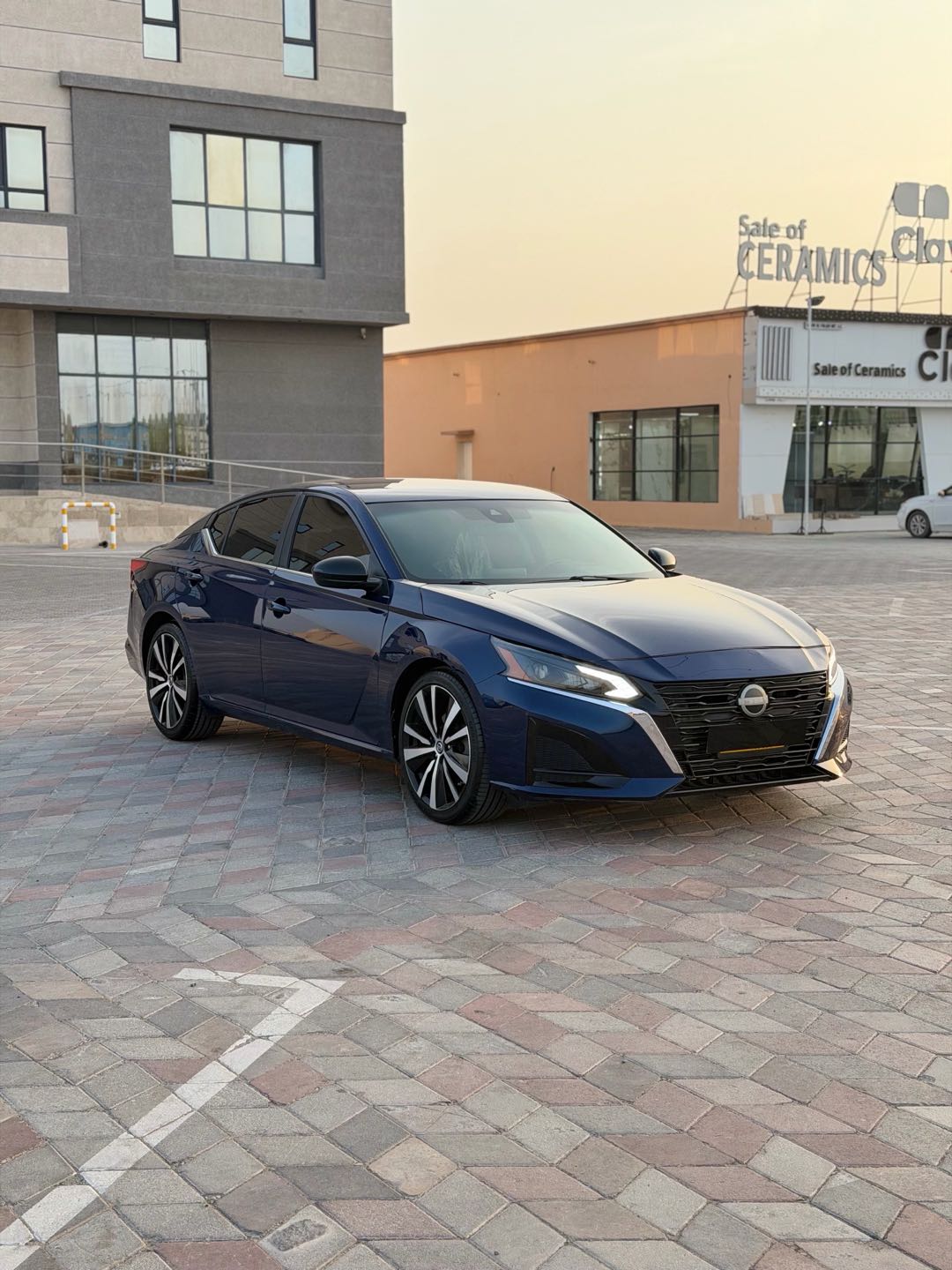 Car Image 2020 NISSAN ALTIMA SR