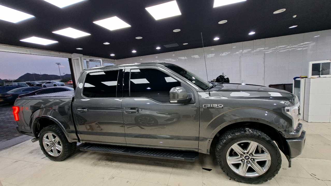 Car Image 2018 FORD F-150 Lariat