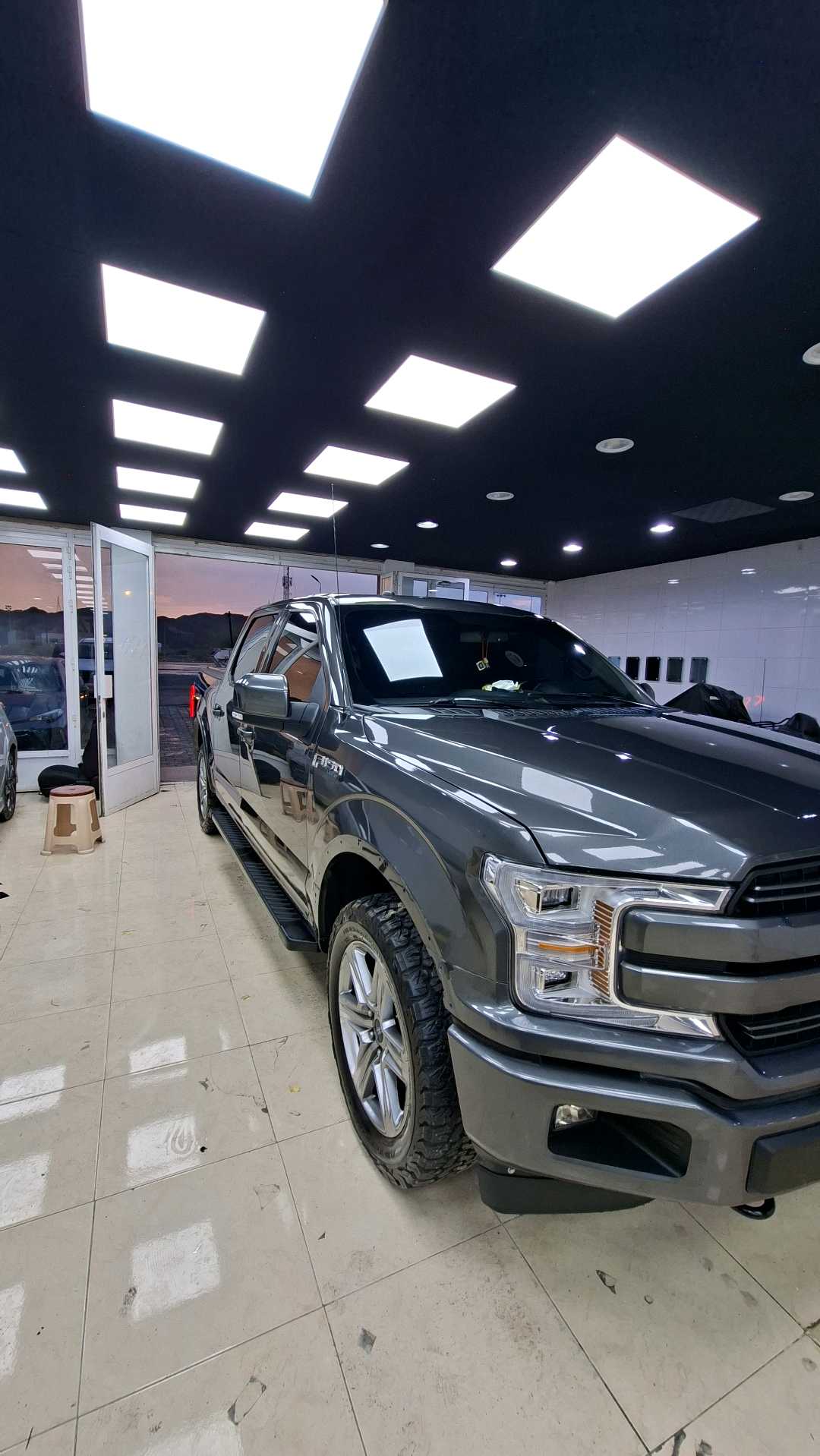 Car Image 2018 FORD F-150 Lariat