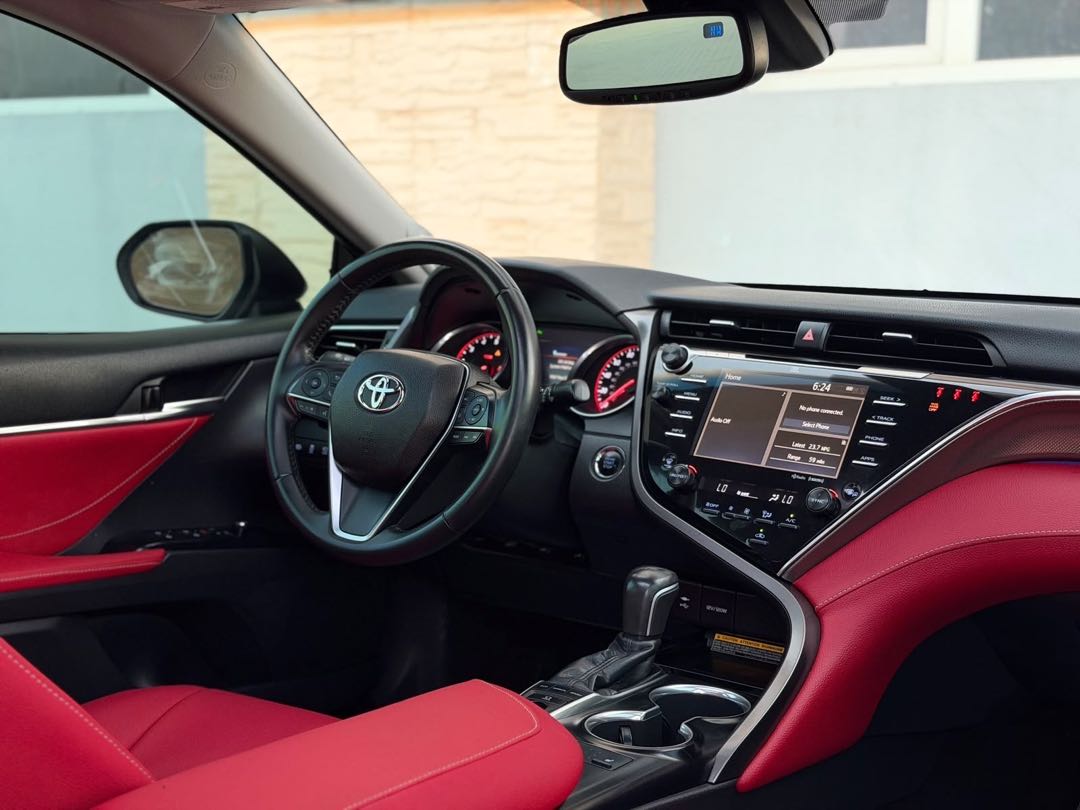 Car Image 2018 TOYOTA CAMRY XSE