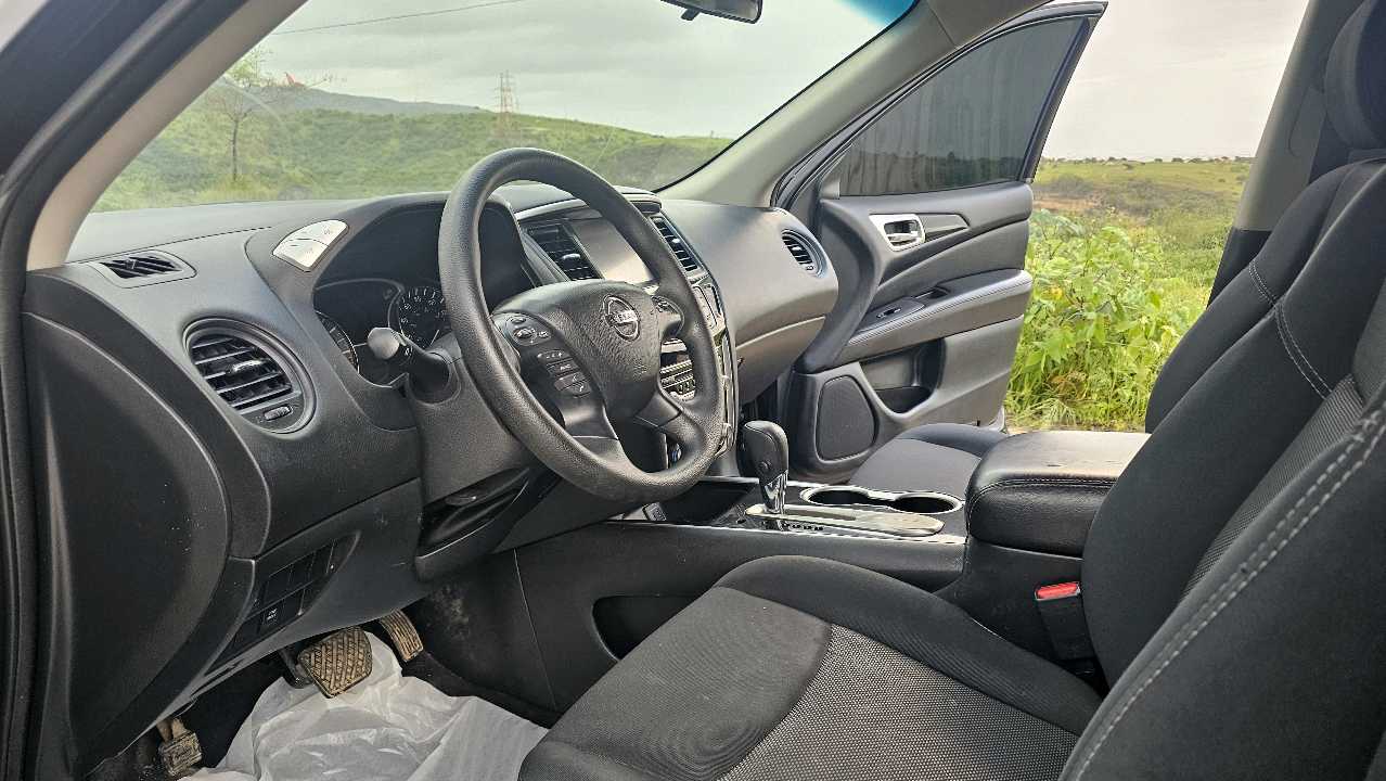 Car Image 2018 NISSAN PATHFINDER S