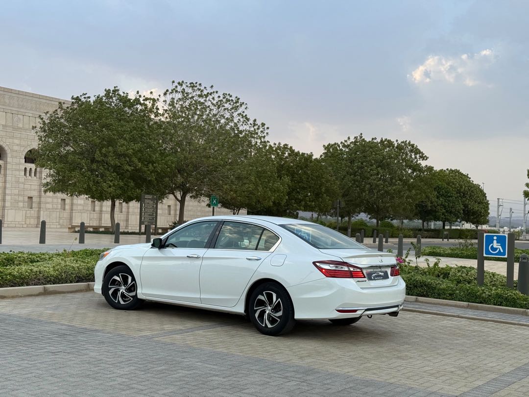 Car Image 2017 HONDA ACCORD LX