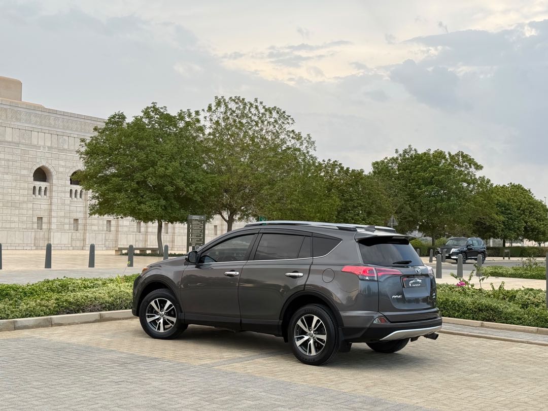 Car Image 2017 TOYOTA RAV4 XLE