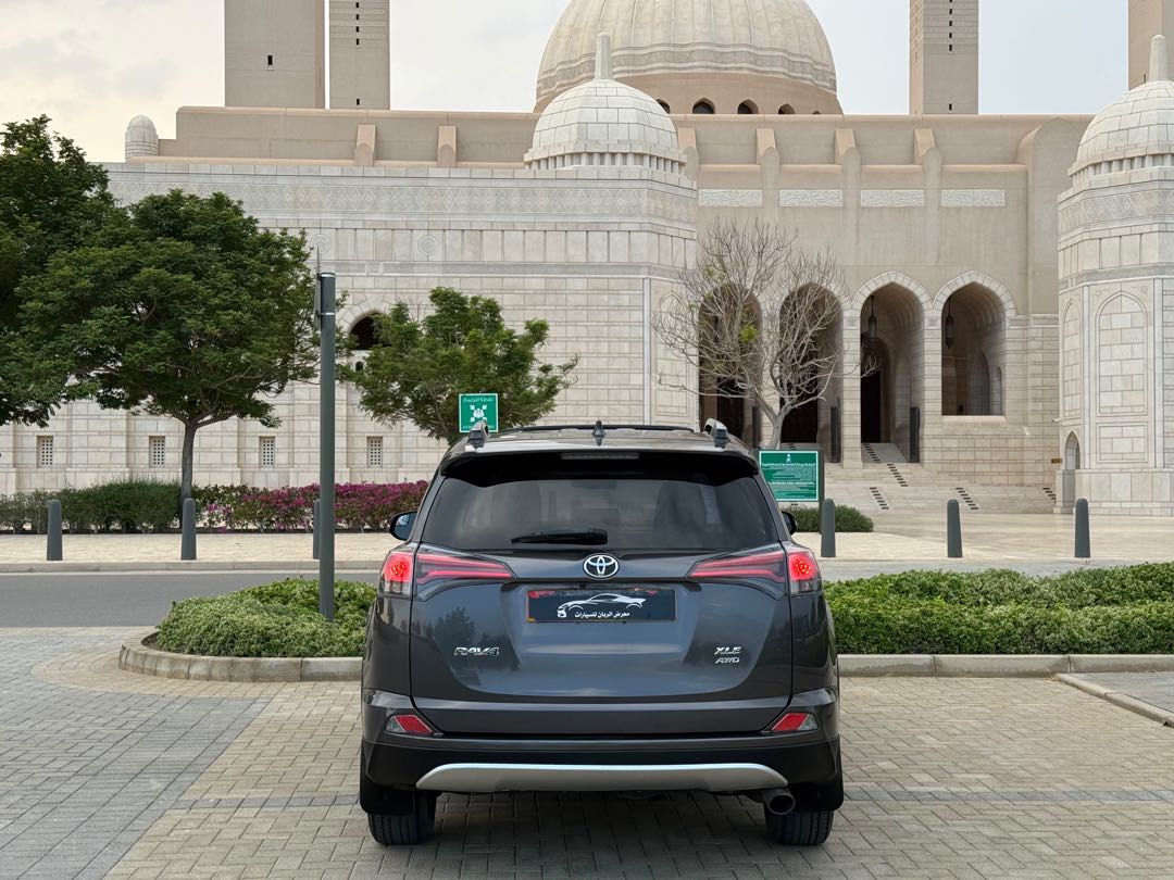 Car Image 2017 TOYOTA RAV4 XLE