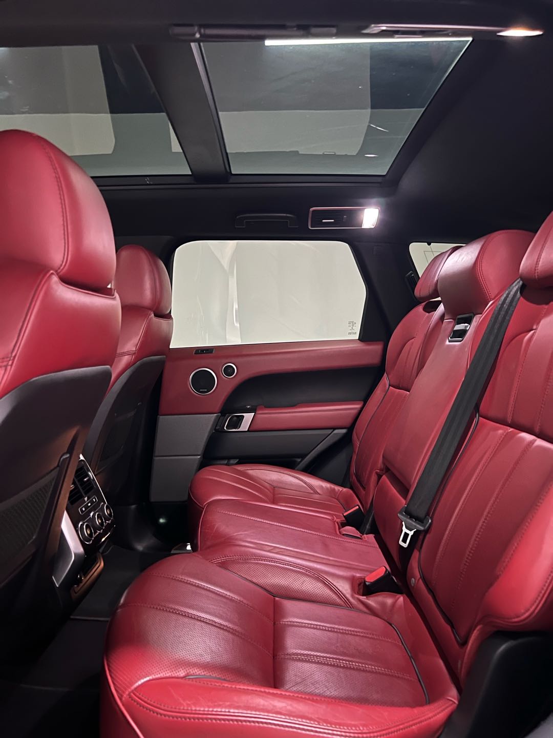 Car Image 2017 LAND ROVER SPORT 