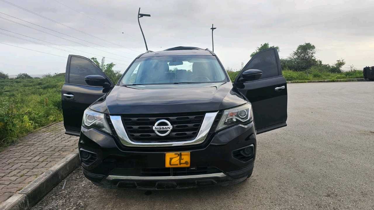 Car Image 2018 NISSAN PATHFINDER SV