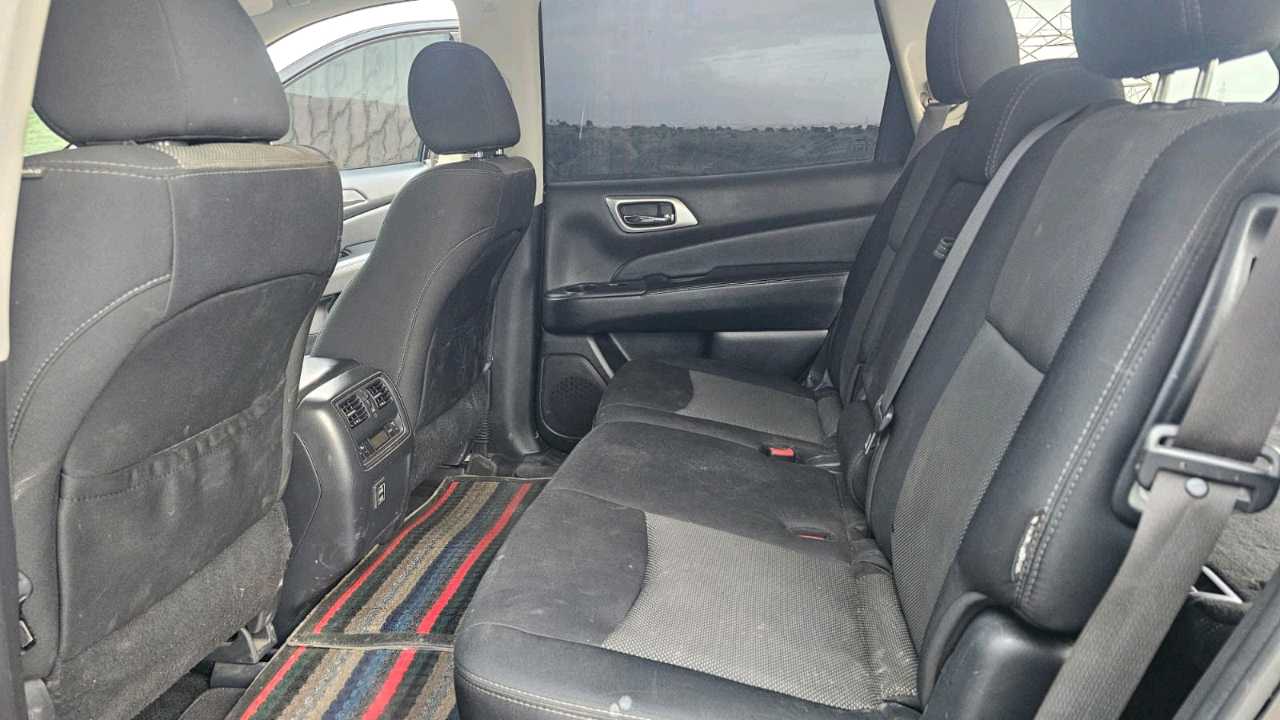 Car Image 2018 NISSAN PATHFINDER SV
